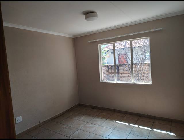 3 BEDROOM TOWNHOUSE FOR SALE IN WATERKLOOF HILL ESTATE